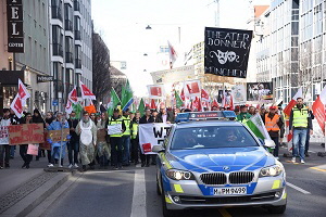 Warnstreik in der Tarifrunde fr die Landesbeschftigten - Demonstration und Kundgebung in Mnchen am 26.02.2019