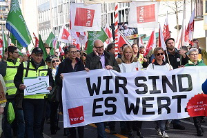 Warnstreik in der Tarifrunde fr die Landesbeschftigten - Demonstration und Kundgebung in Mnchen am 26.02.2019