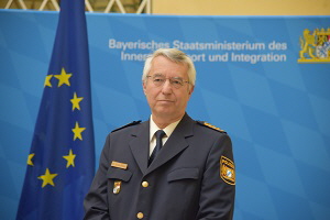 122 Millionen Euro-Paket fr die Bayerische Polizei - Bayerns Innenminister Joachim Herrmann stellt Ausbaukonzept "Mobile Police" vor: Vollvernetzt auf Streife dank hochmoderner Ausrstung und innovativer Technik  - Staatsministerium des Innern Mnchen am 07.03.2019