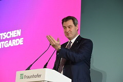 Festveranstaltung zum Grndungstag "70 Jahre Fraunhofer" mit Ministerprsident Dr. Markus Sder, Staatsminister Hubert Aiwanger, Bundesministerin fr Bildung und Forschung Anja Karliczek, Dr.-Ing. Reinhard Ploss (Vorstandsvorsitzender der Infineon Technologies AG), Prof. Dr.-Ing. Heinz Jrg Fuhrmann (Vorsitzender des Vorstandes der Salzgitter AG), sowie Fraunhofer-Prsident Prof. Dr.-Ing. Reimund Neugebauer. Mnchen am 26.03.2019