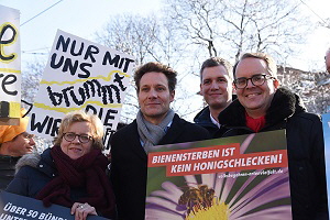 Bienenstreik zur aktuellen Stunde - Volksbegehren Artenvielfalt Maxmonument Mnchen am 05.02.2019